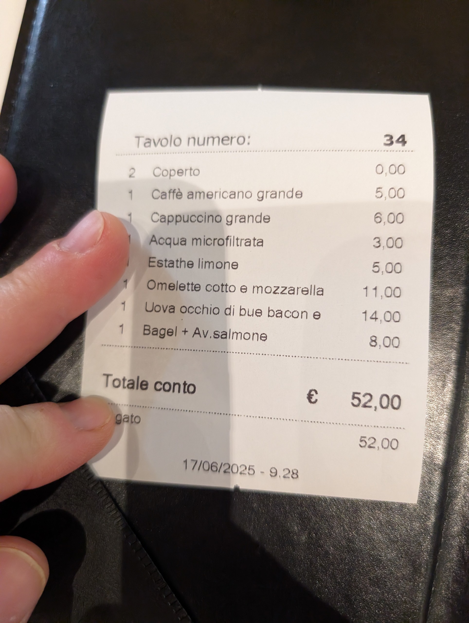 Itemized receipt from Bro Roma totaling €52 for a family of four breakfast