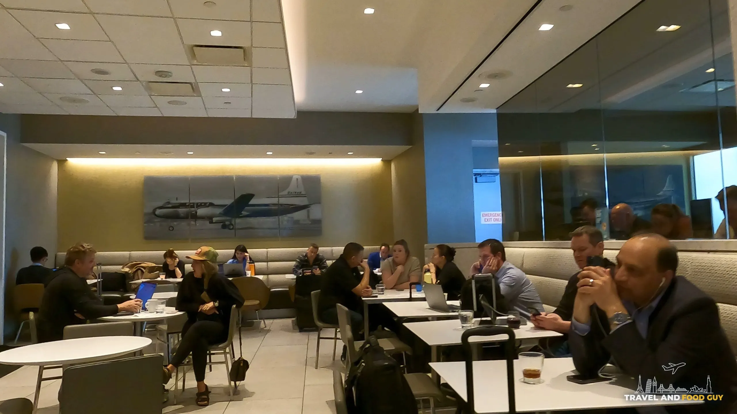 Banquette cafe seating at the United Club at DFW