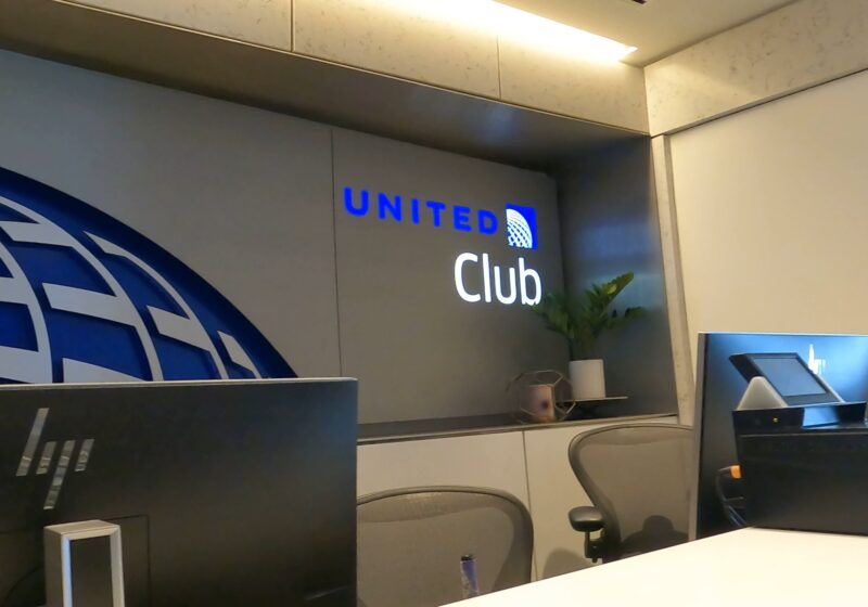 United Club check in counter at DFW Terminal E by gates E6 and E7.