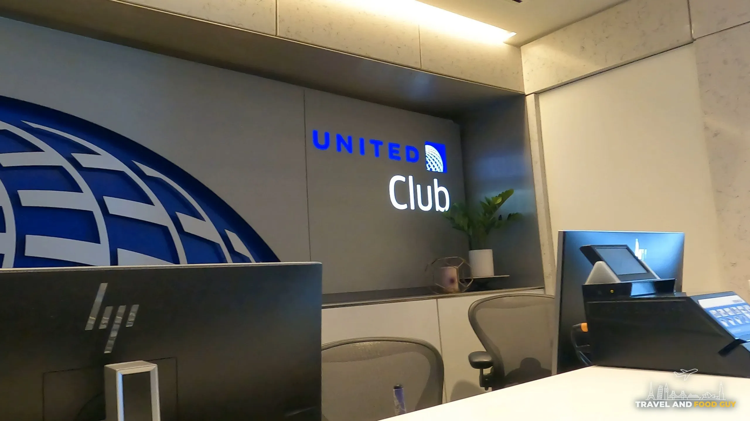 United Club check in desk at DFW Terminal E