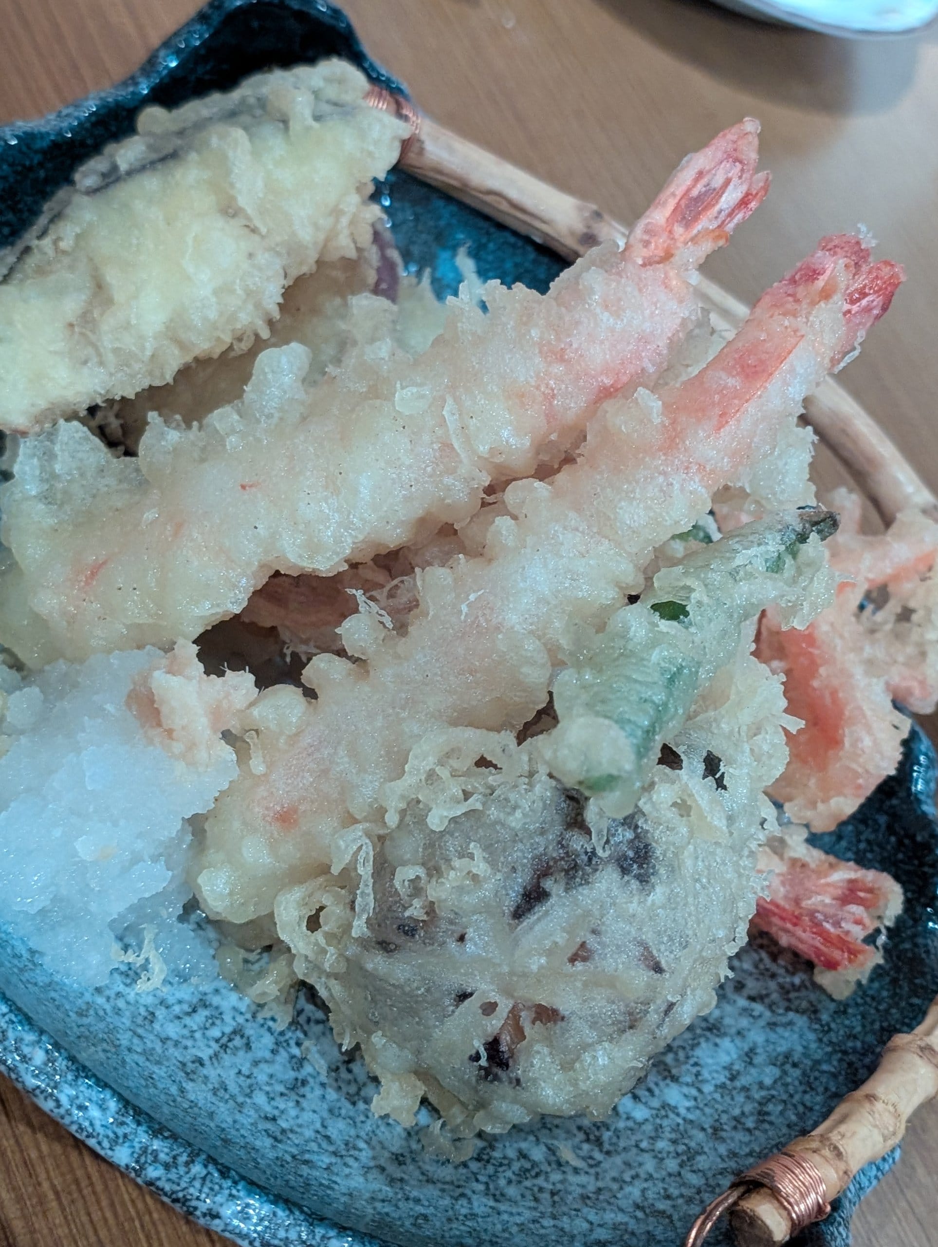 Mixed tempura platter with shrimp and vegetables on grated daikon at Hanashizuku Singapore