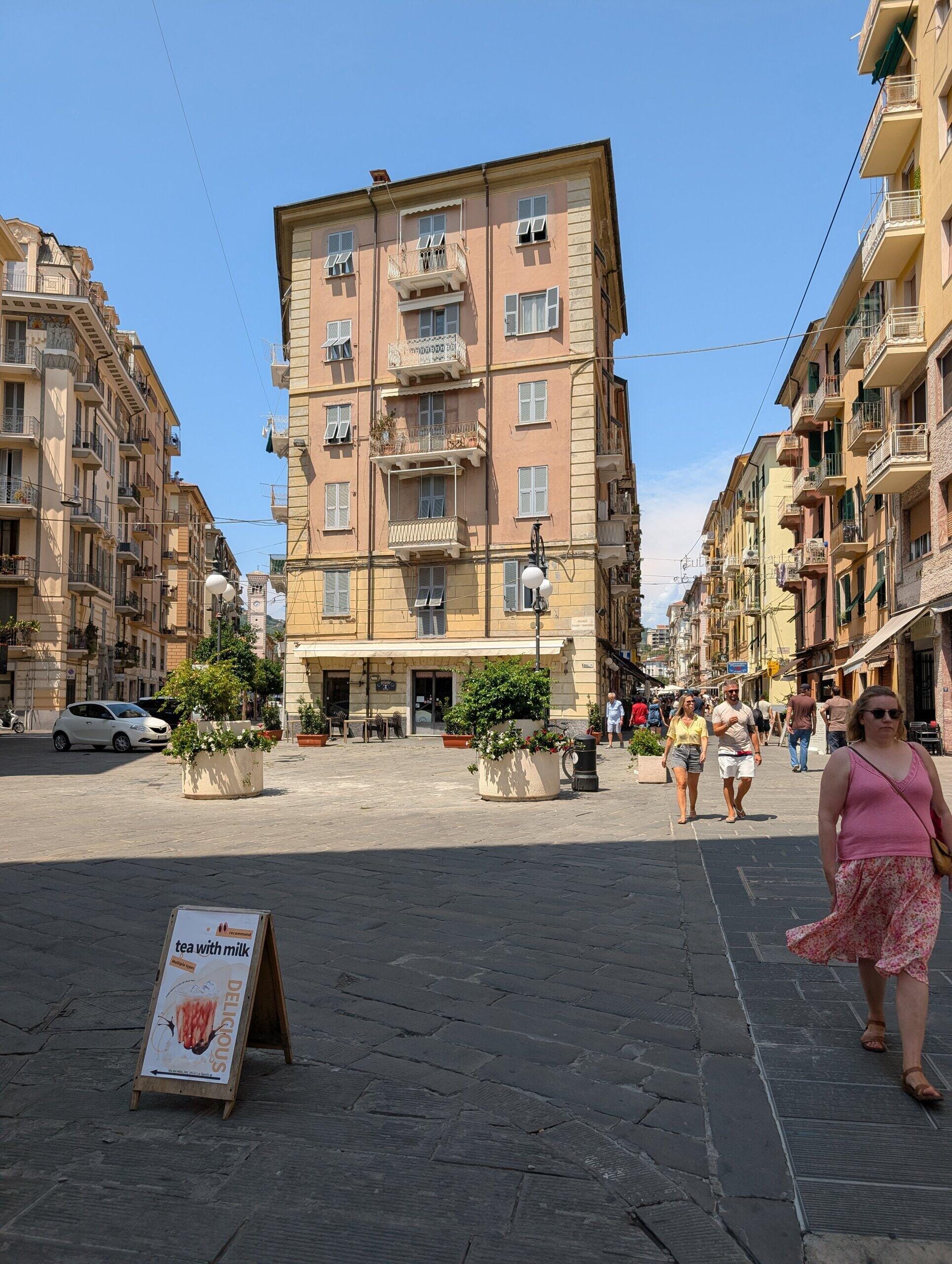 Narrow flatiron style building splitting two streets in the La Spezia old town