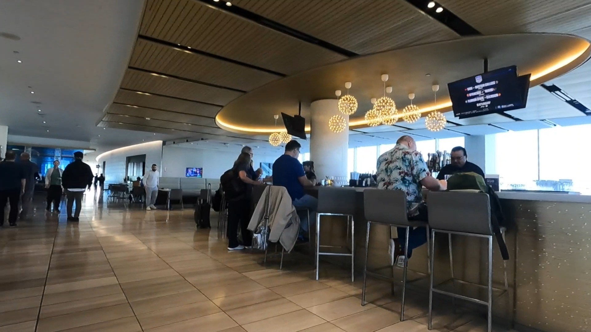 The bar at the United Club LAX with pendant lighting