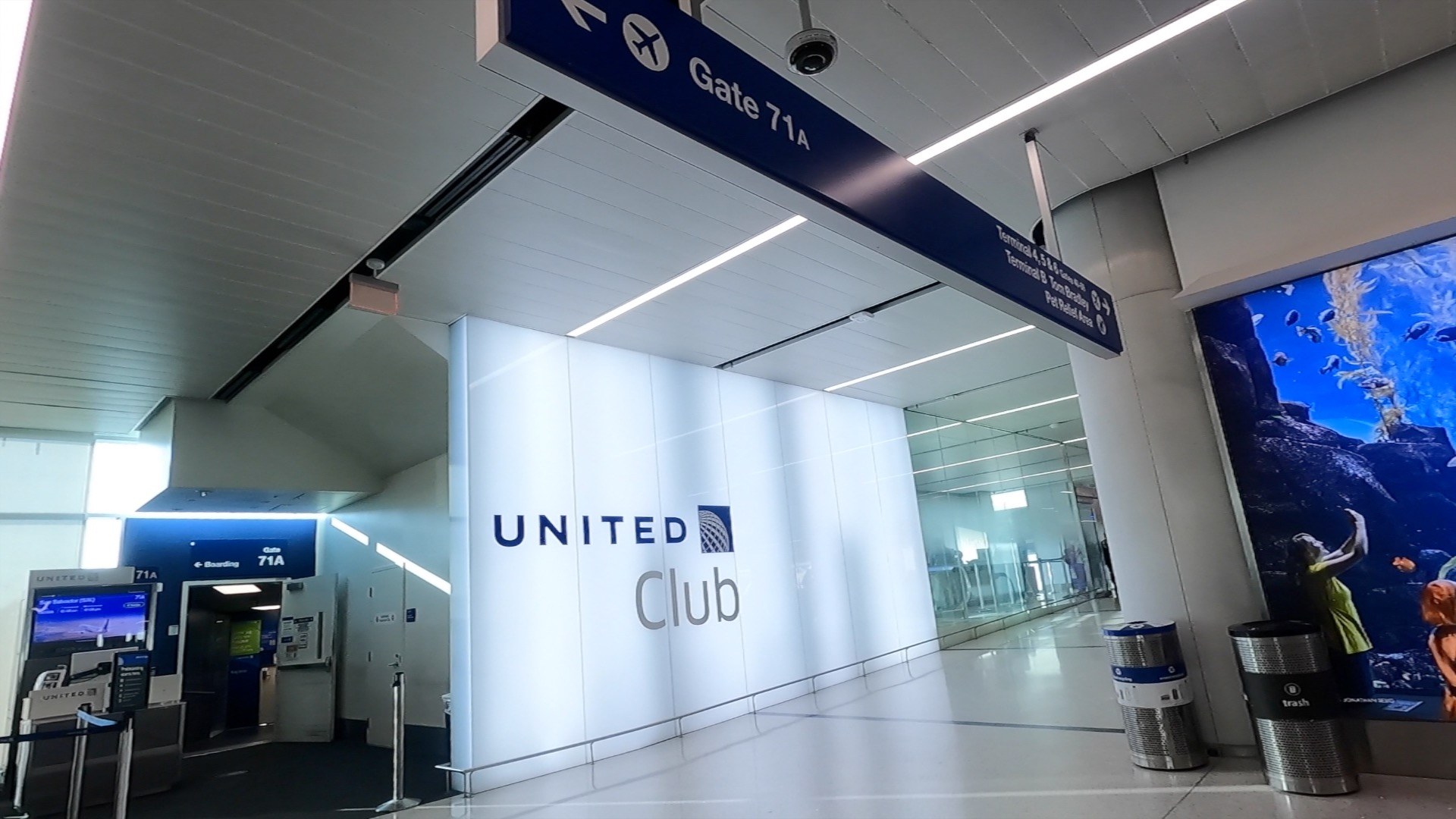 United Club LAX entrance at Gate 71A in Terminal 7