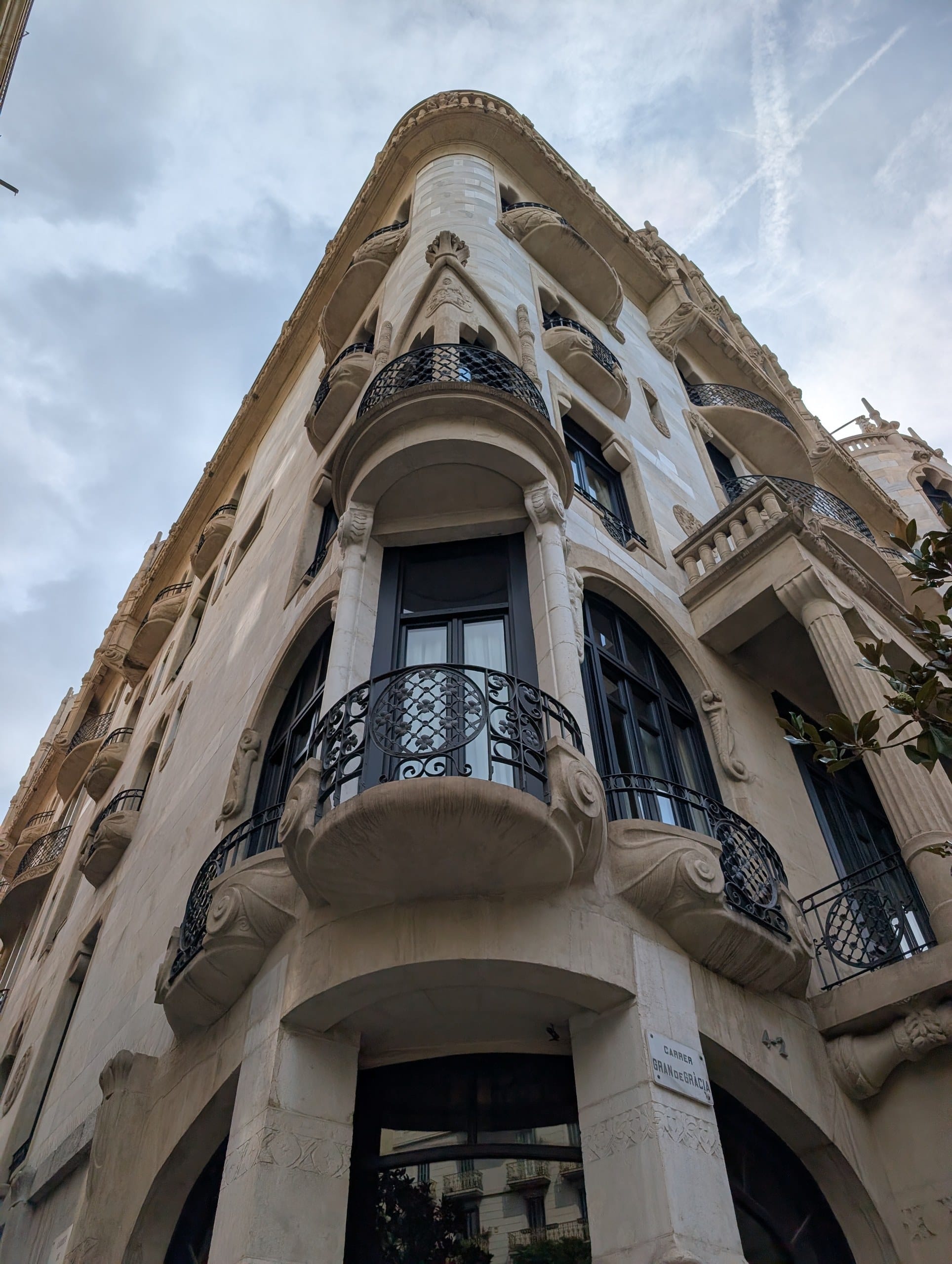 Pale stone Modernista corner building on Carrer Gran de Gràcia