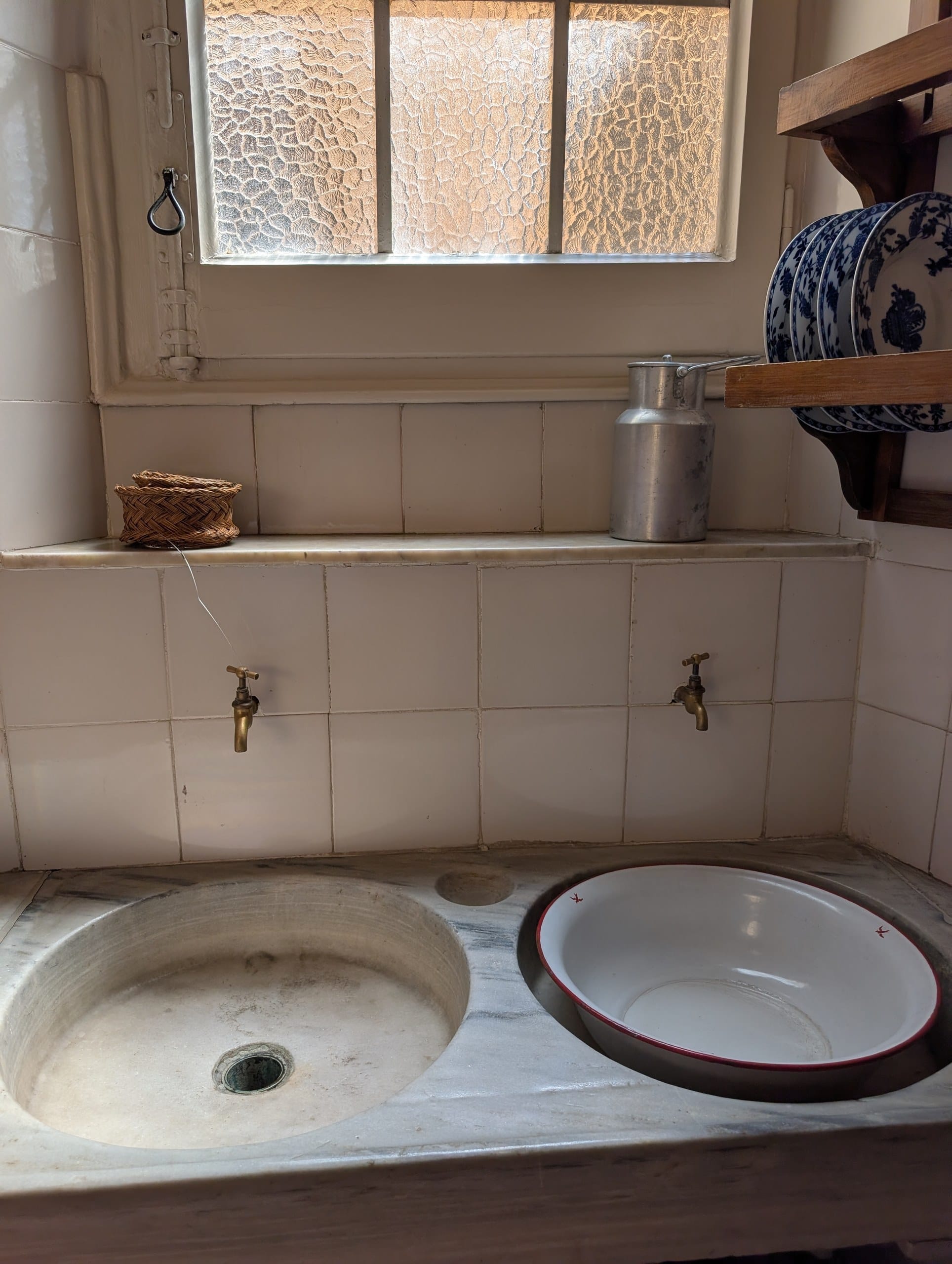 Original marble kitchen sink in the Casa Milà period apartment