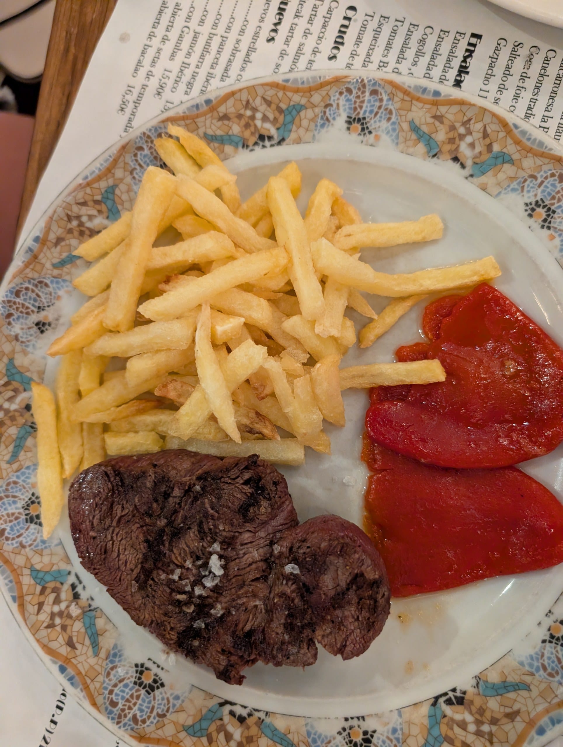 The beef fillet at Cheri Barcelona with fries and roasted peppers, 27,90 euros