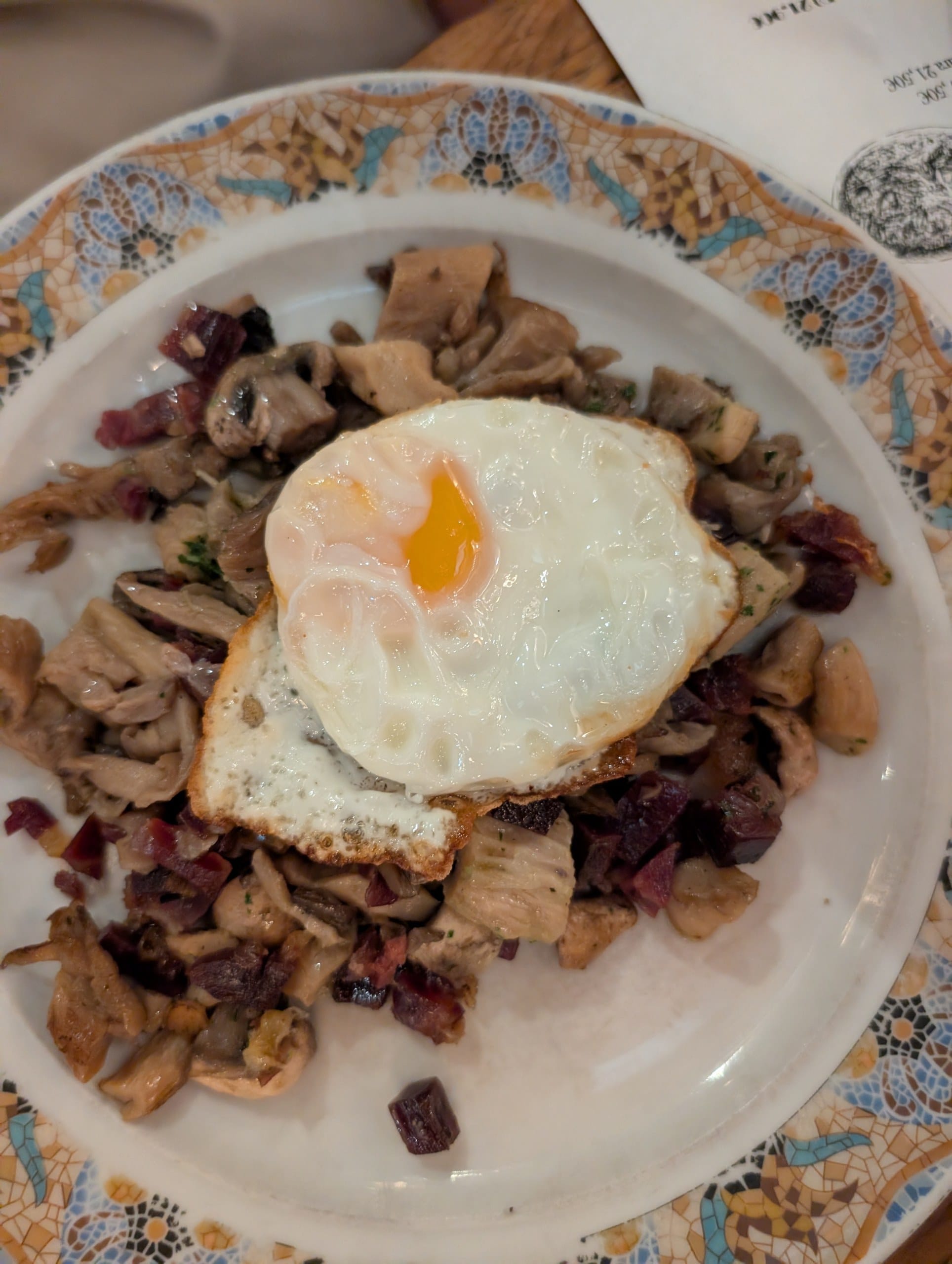 The sauteed mushrooms with a fried egg at Cheri Barcelona, 14,95 euros and the one plate we would skip
