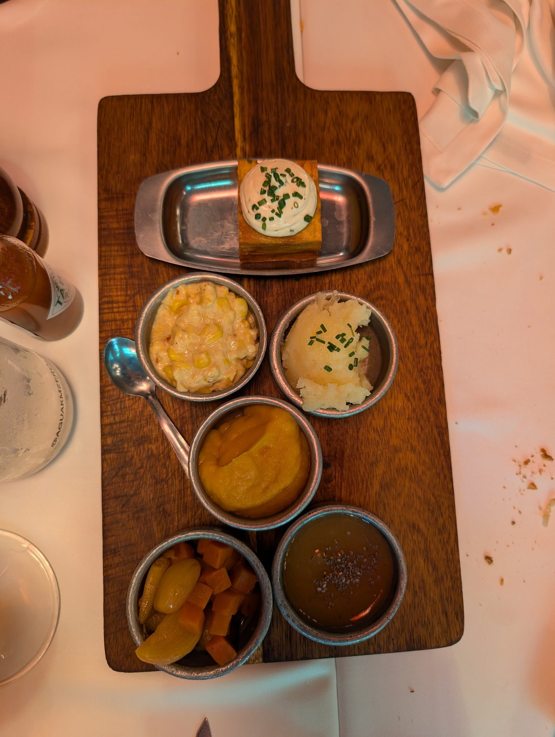The complimentary calentitos board of small warm side dishes at La Cabrera Barcelona