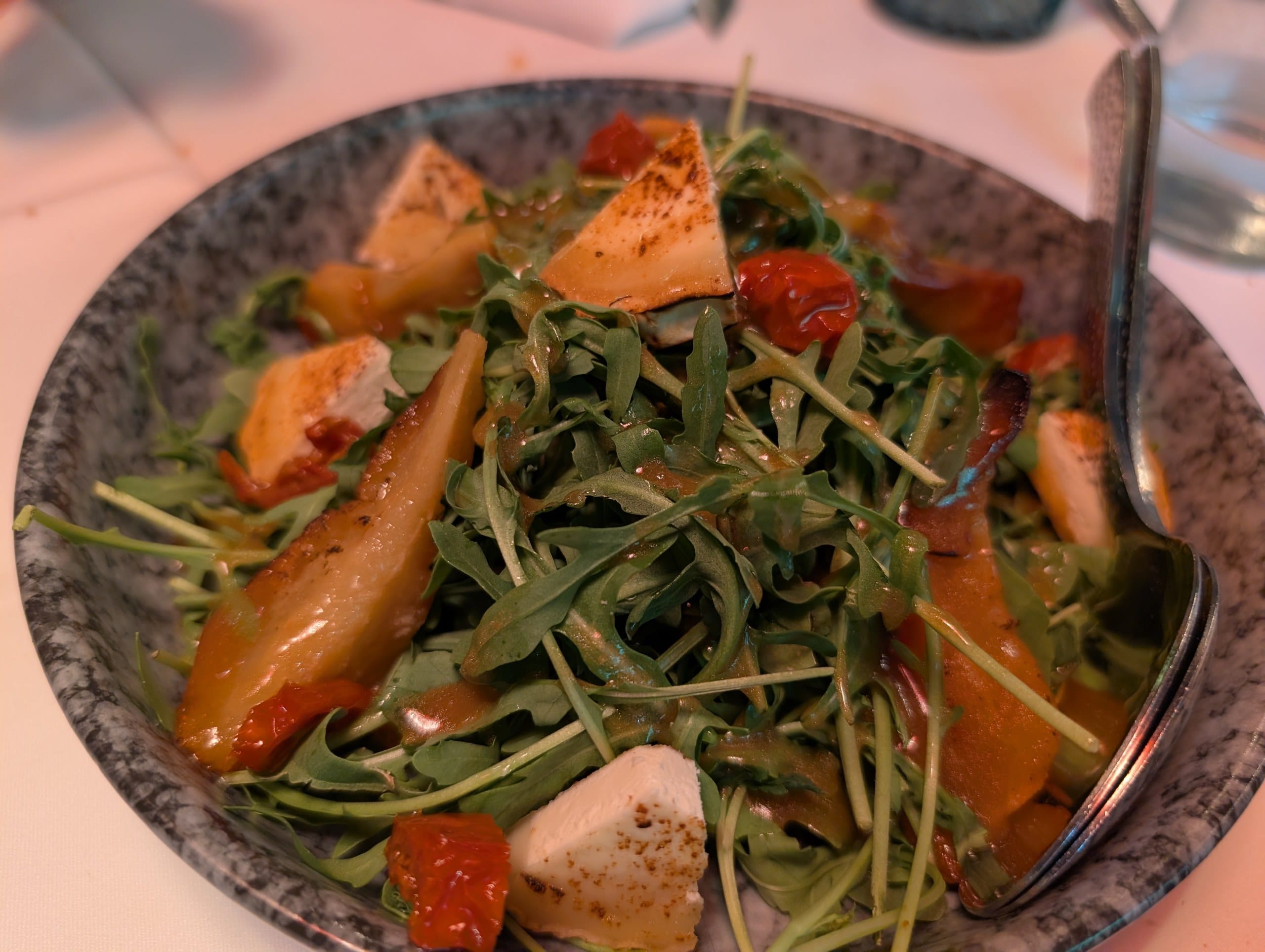 Rocket salad with pear, goat cheese and dried tomatoes at La Cabrera Barcelona